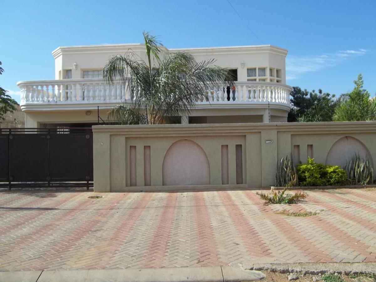 Carlcyn Homestay Gaborone Luaran gambar