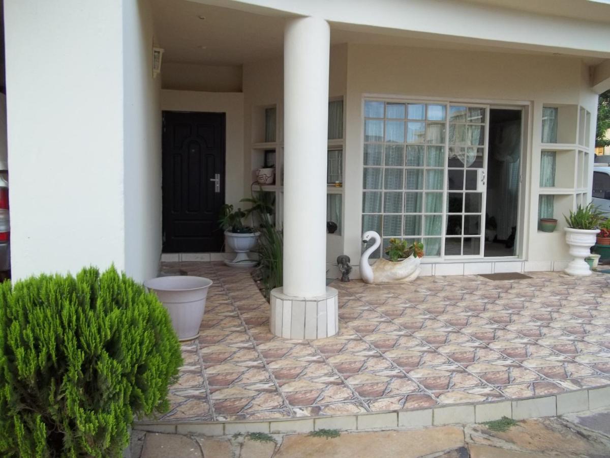 Carlcyn Homestay Gaborone Luaran gambar