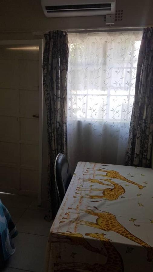 Carlcyn Homestay Gaborone Luaran gambar