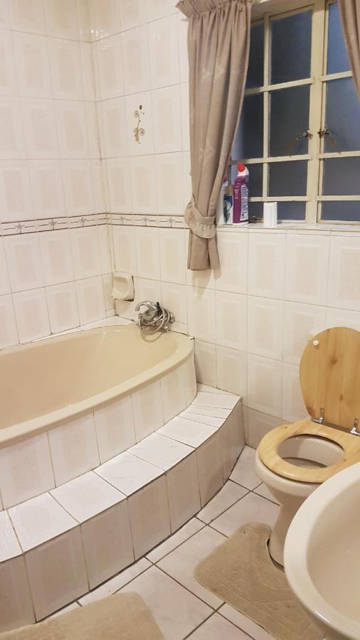 Carlcyn Homestay Gaborone Luaran gambar
